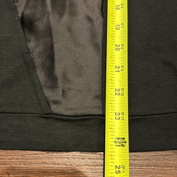 Ann Taylor NWOT with front Sheer fabric detail - Picture 9 of 9